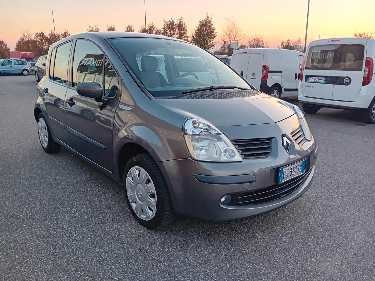 Renault Modus 1.2 16v Dynamique 75 cv E4