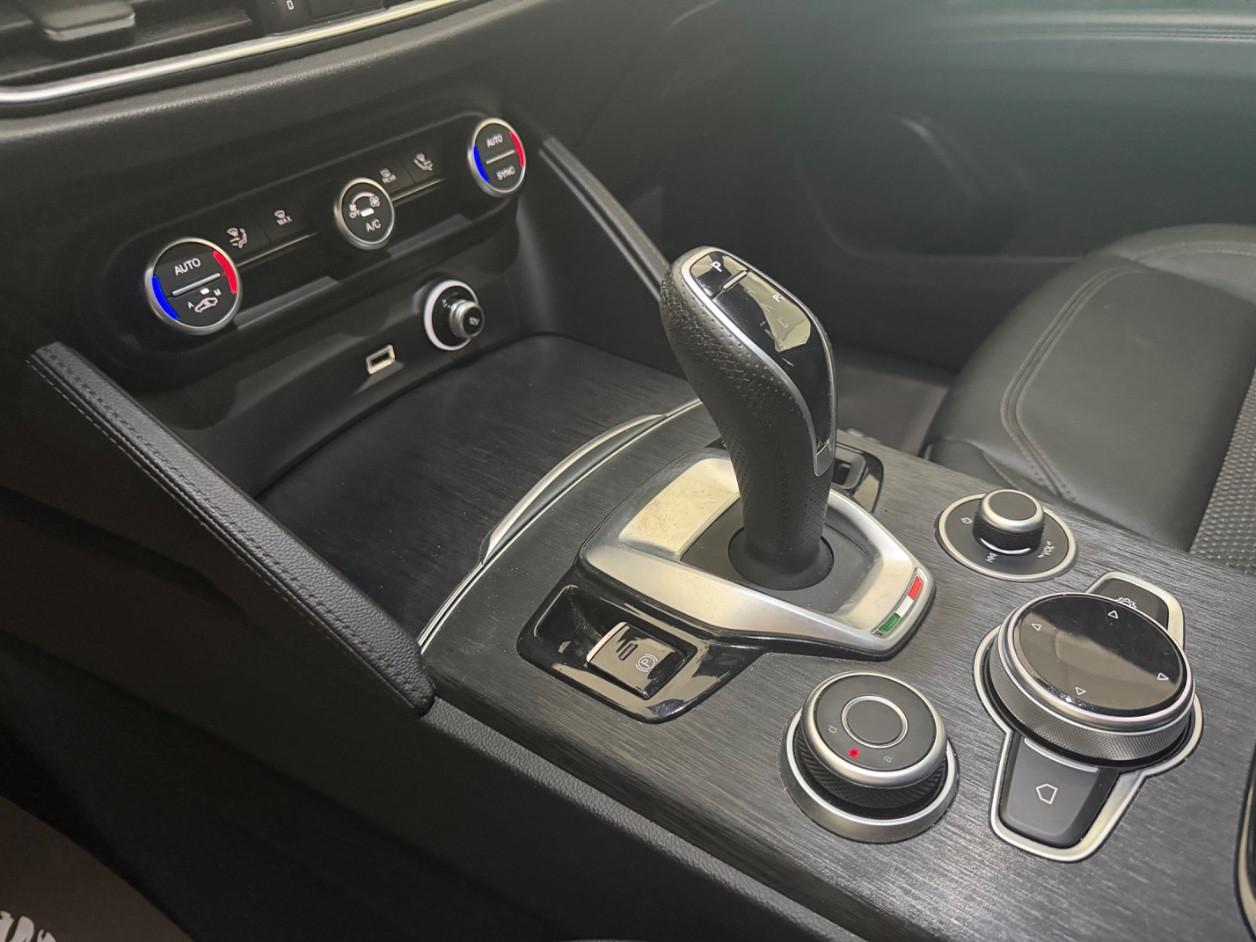 Alfa Romeo Stelvio 2.2 t Sprint Q4 210cv auto