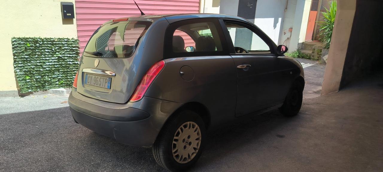 Lancia Ypsilon 1.2 16V Oro