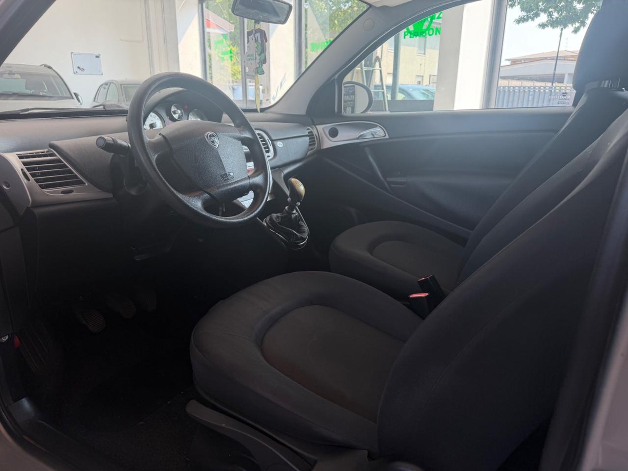Lancia Ypsilon 1.2 69 CV Unyca