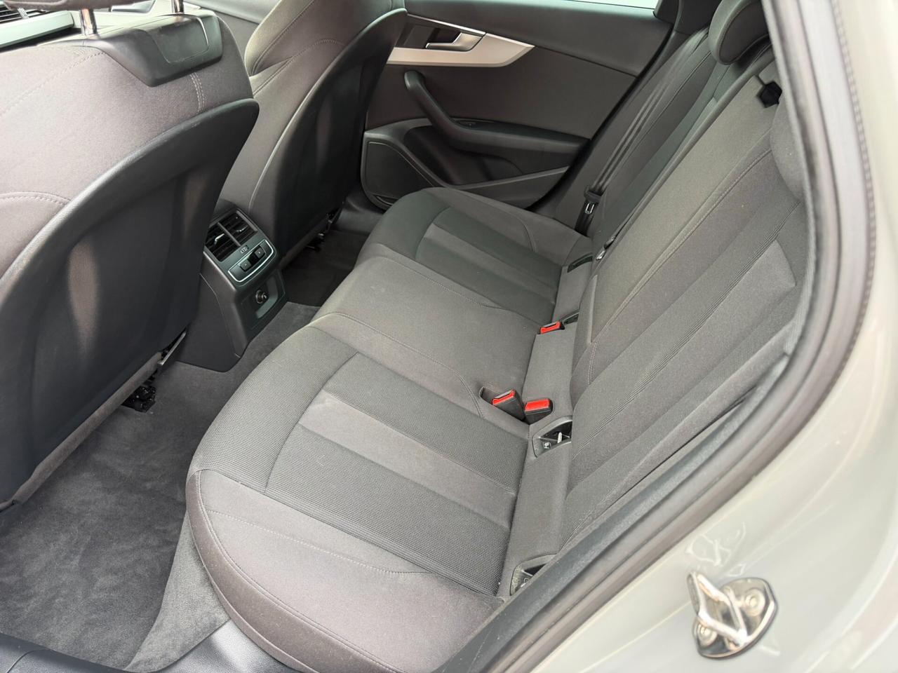 Audi A4 Avant 30 TDI 136 CV S-tronic S-line edition