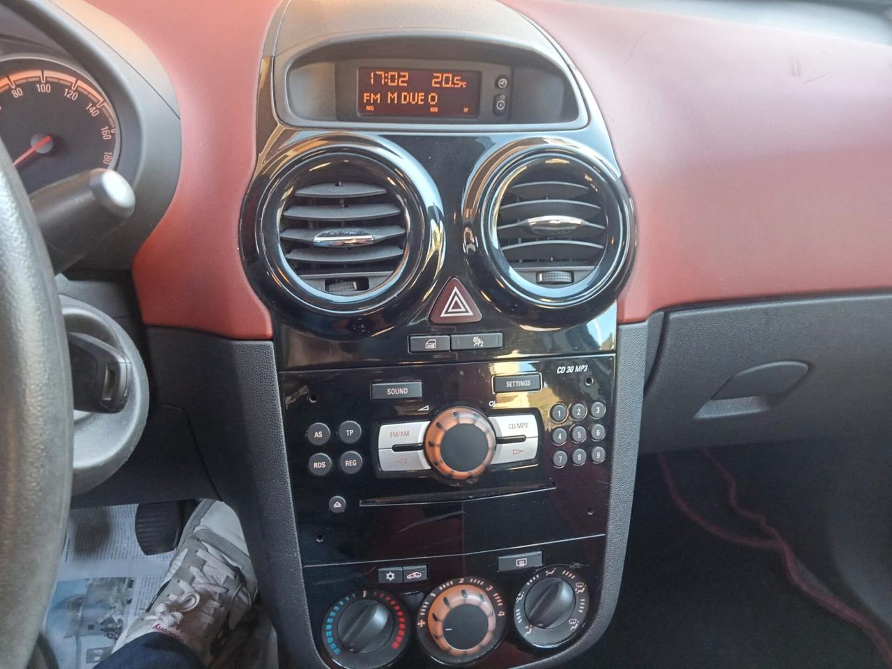 Opel Corsa 1.2 5 porte Club 2010