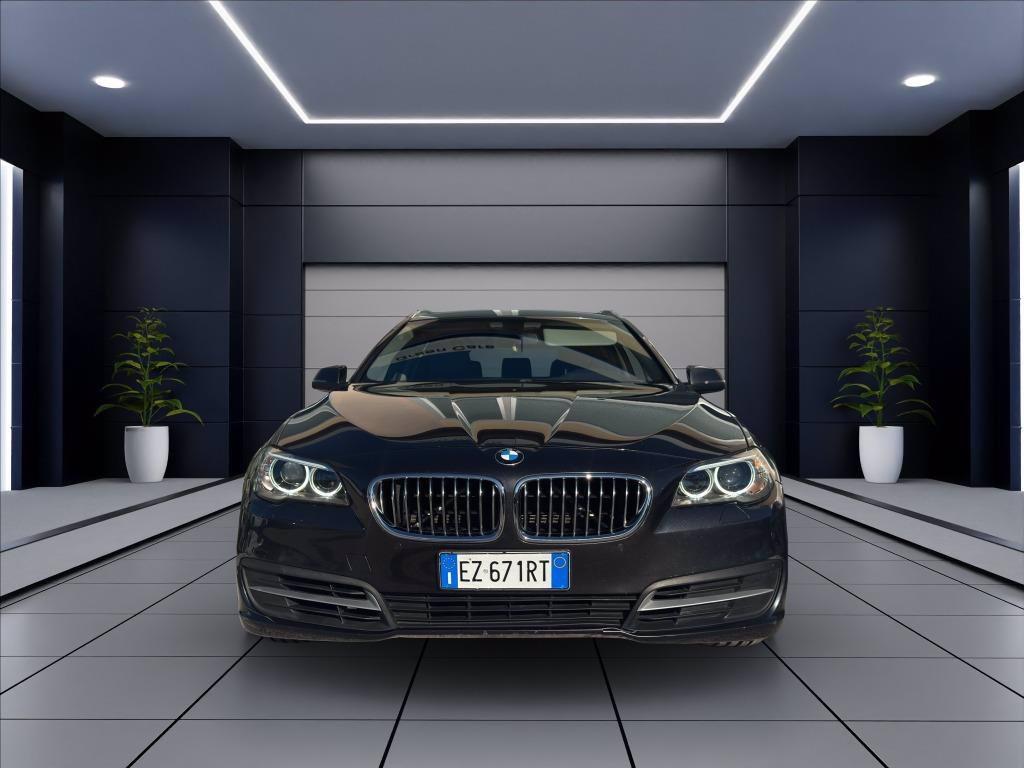 BMW 520d Touring Luxury 190cv del 2015