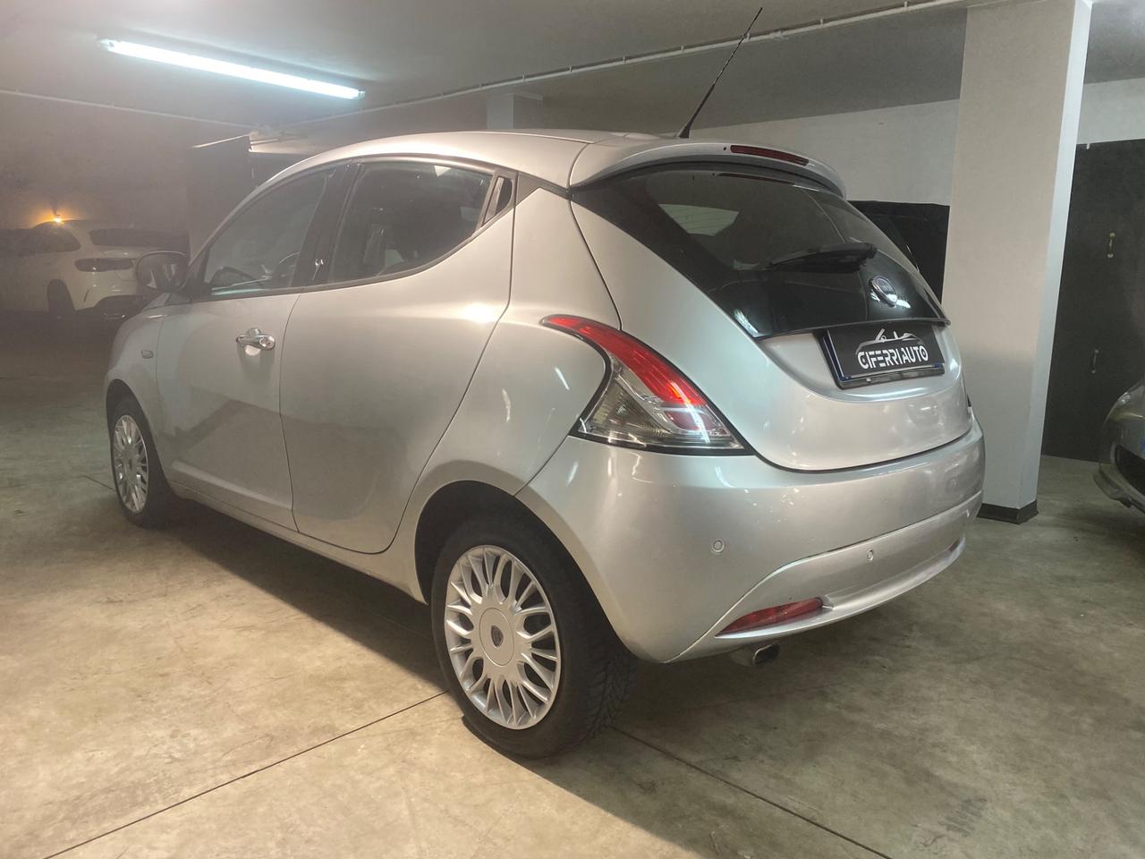 Lancia Ypsilon 1.2 69 CV 5 porte Silver