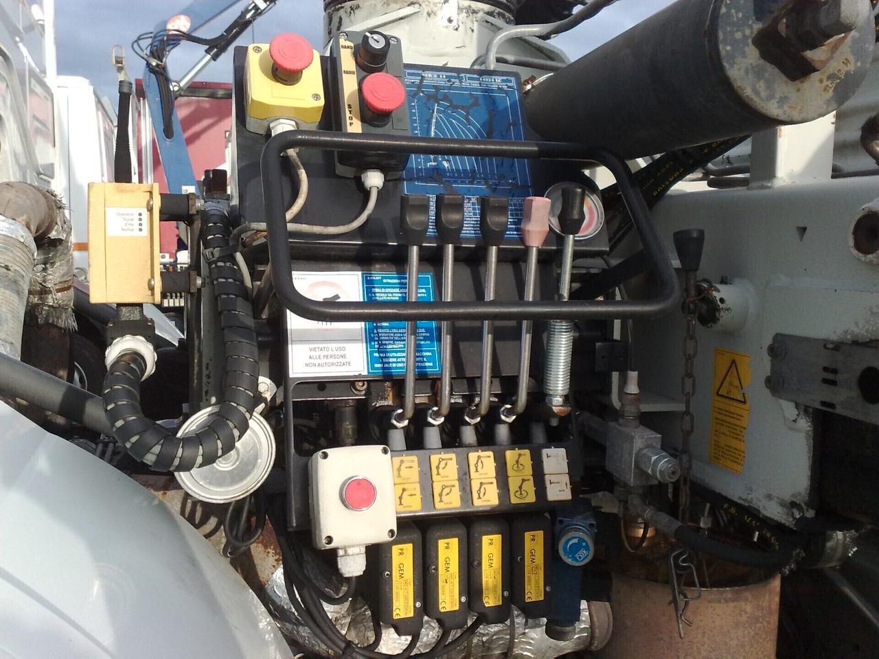 Mercedes Benz 18.28 CASSONE + GRU'