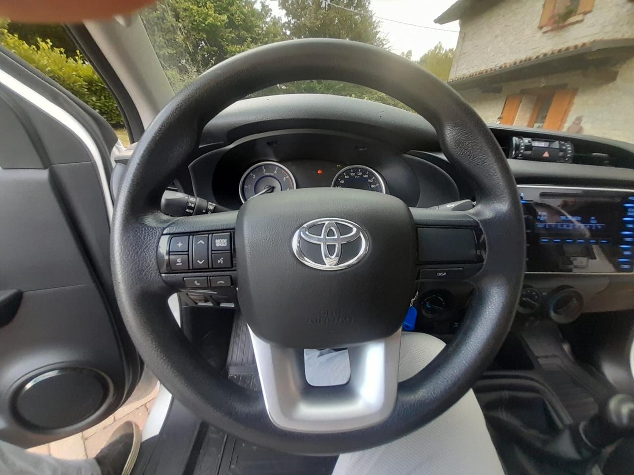 Toyota Hilux 2.4 D-4D 4WD 4 porte Double Cab Lounge AUTOCARRO