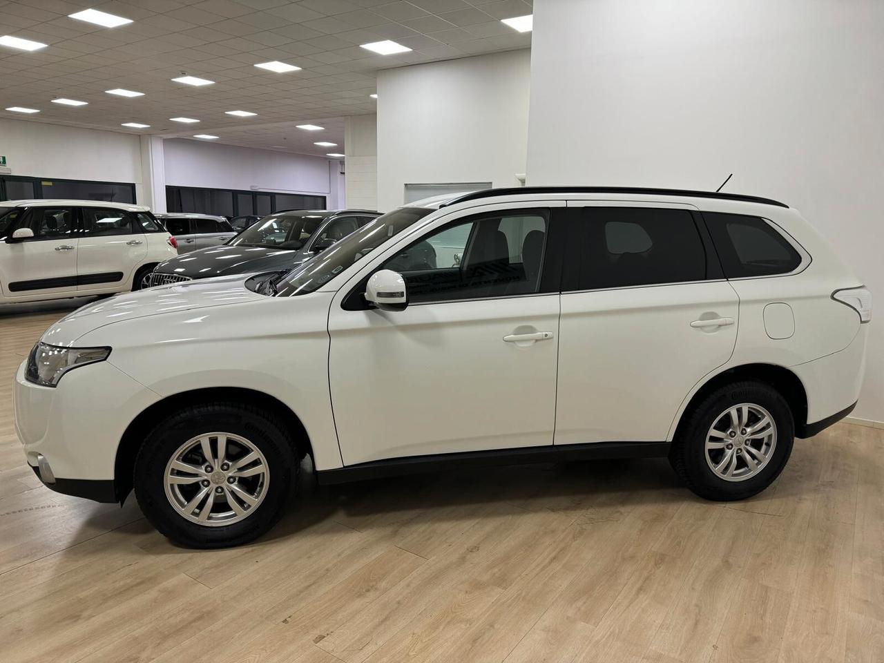 Mitsubishi Outlander 2.2 DI-D 4WD Intense