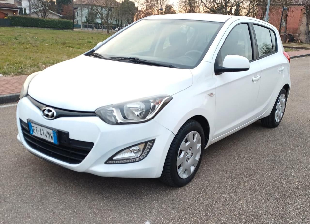Hyundai i20 1.2 5p. Econext Sound Edition