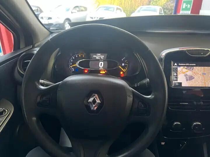 RENAULT CLIO "COSTUME NATIONAL" 1.2 BENZINA - NEOPATENTATI - UNICO PROPRIETARIO - GARANZIA