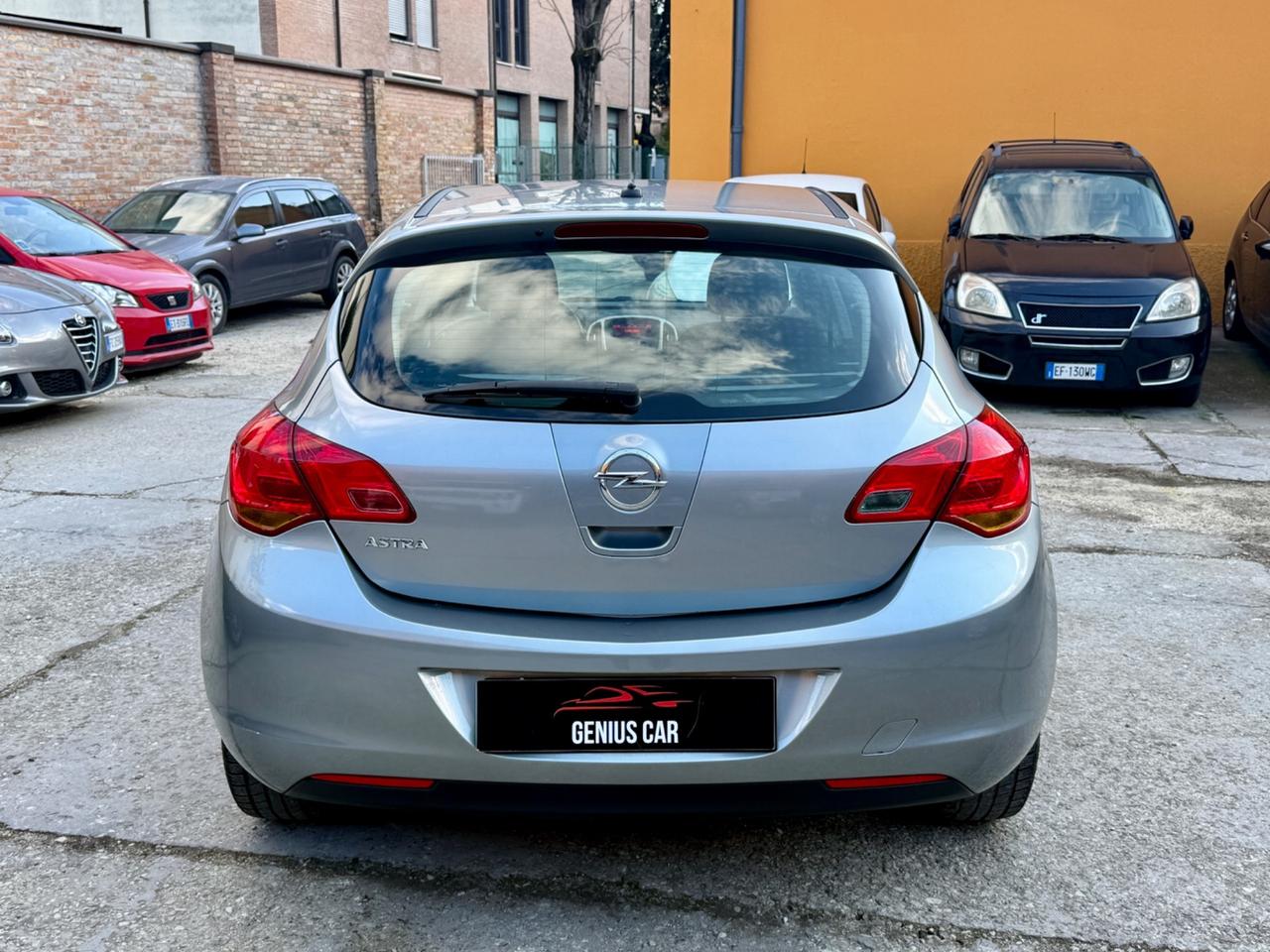 Opel Astra 1.4 100CV 5 porte Cosmo - Neopatentati