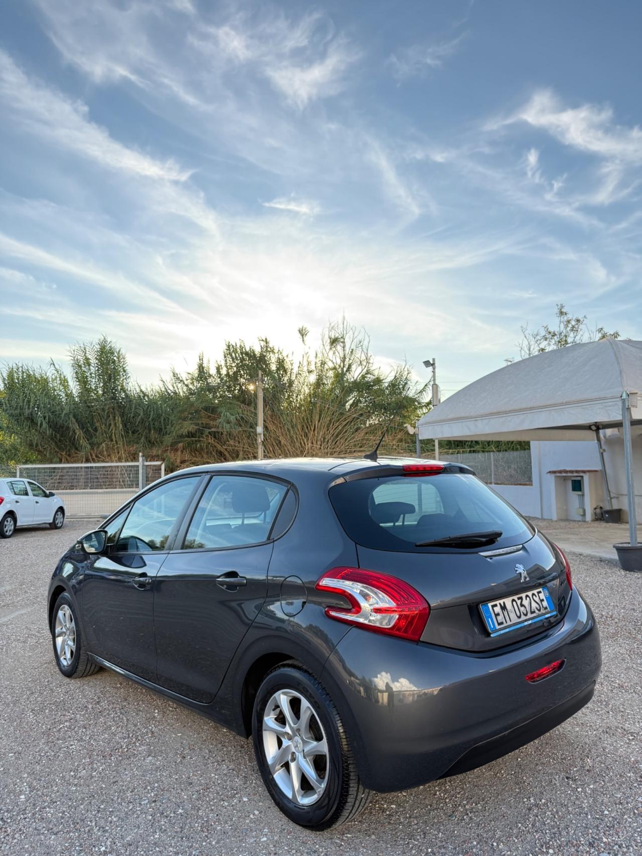 Peugeot 208 1.4 HDi 68 CV 5 porte Allure