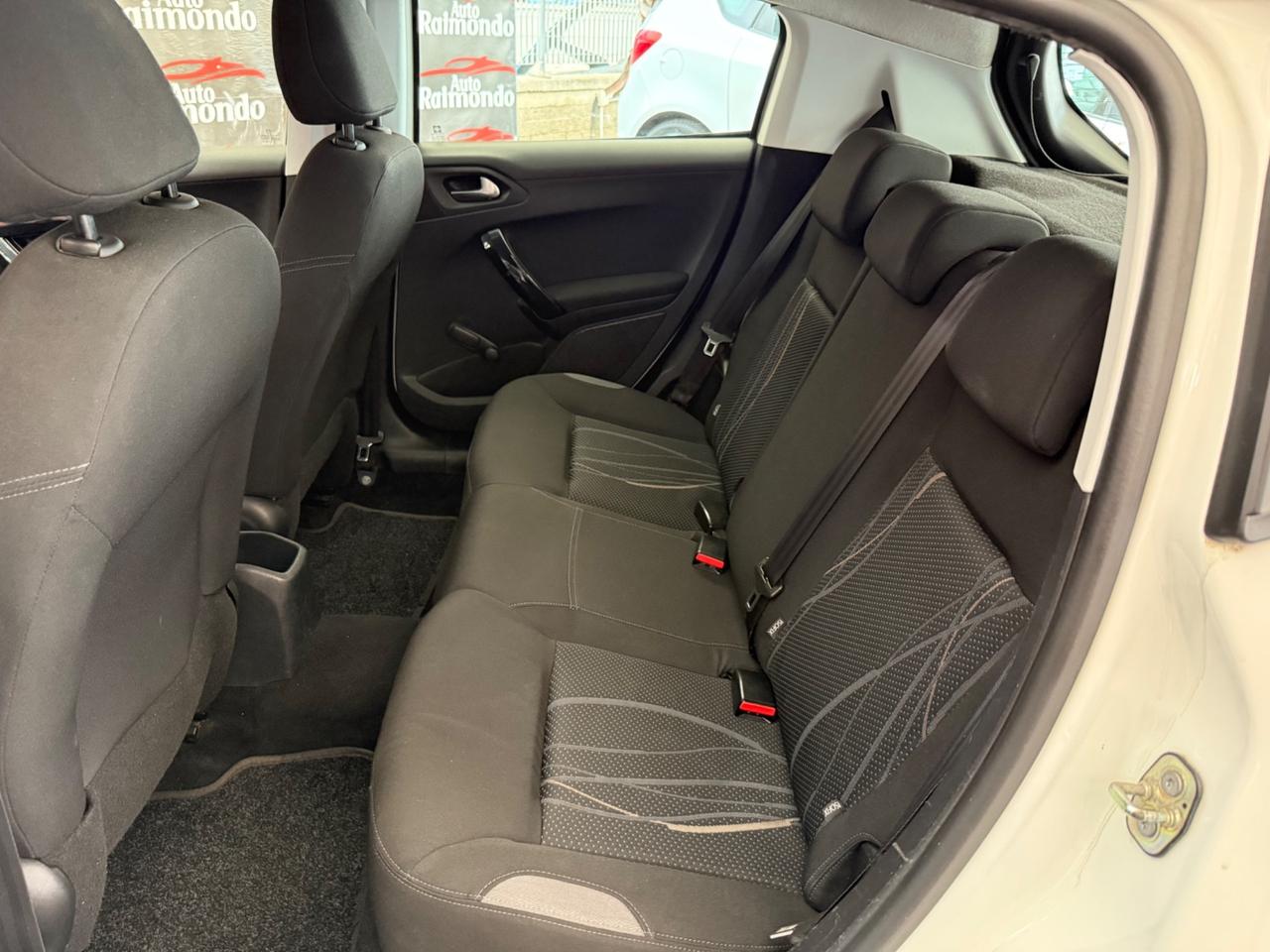 Peugeot 208 1.4 HDi 68 CV 5 porte