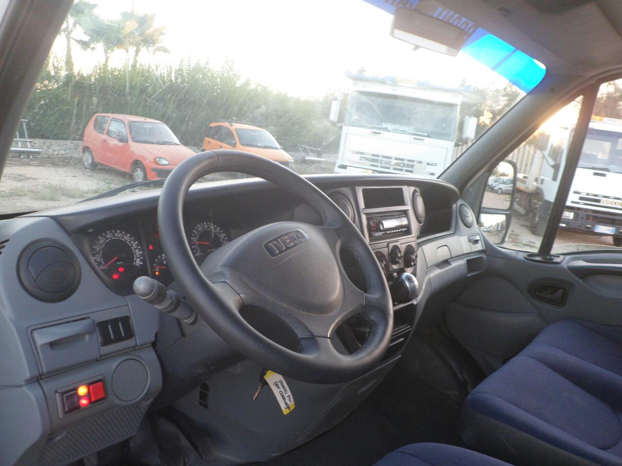 Iveco Daily 35c15 ribaltabile con gru