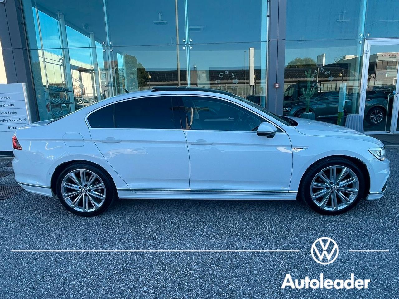 Volkswagen Passat 2.0 TDI 150 CV SCR DSG R-Line Executive