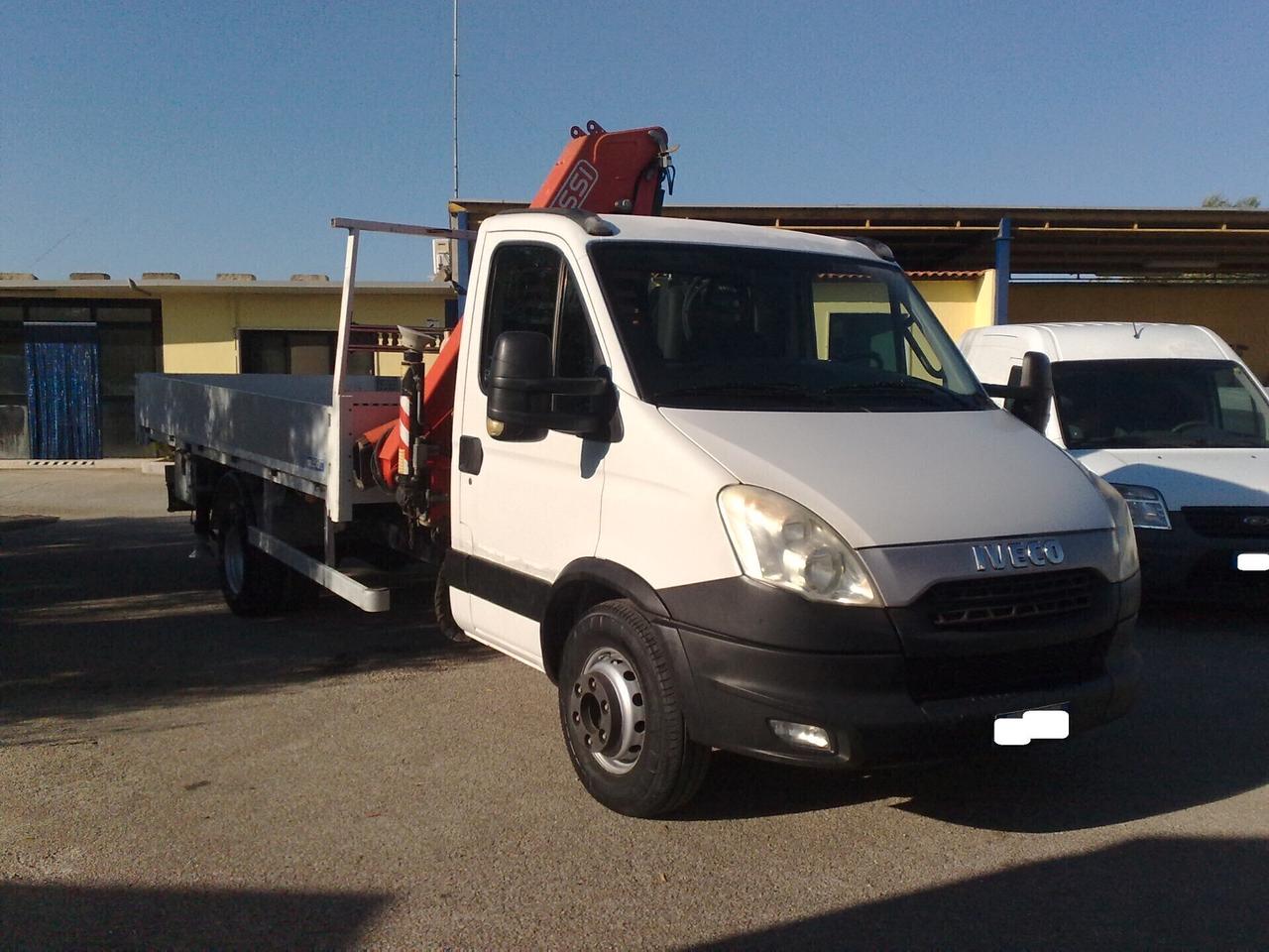 Iveco 65c17 3000cc cassone fisso con grù - 2013
