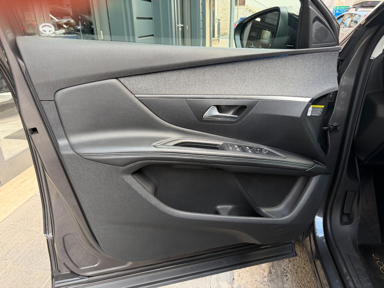 Peugeot 3008 BlueHDi 130 S&S EAT8 Allure