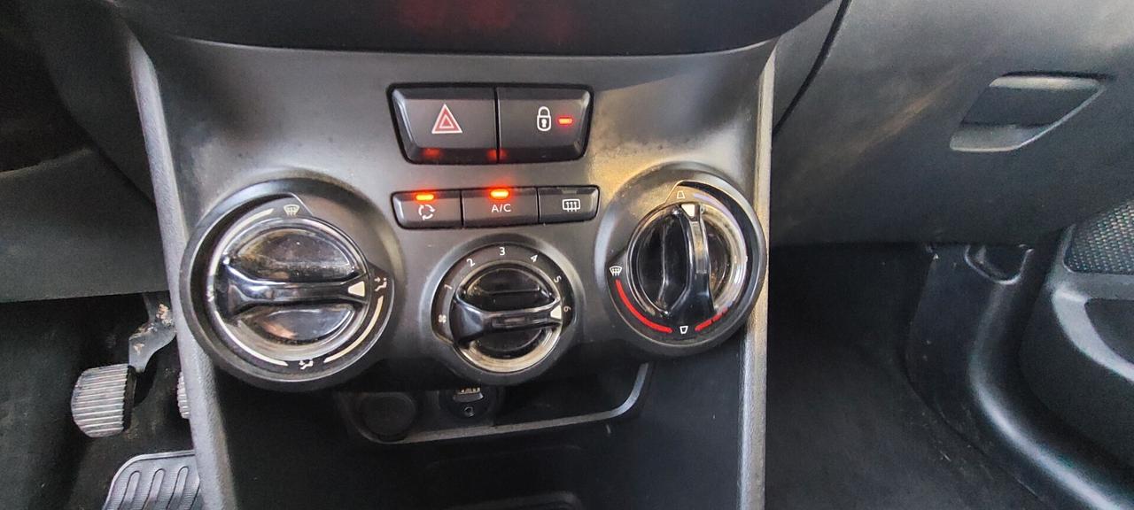 PEUGEOT 2008 1,2 BENZINA GIUDABILE DA NEOPATENTATI TELEFONO NAVIGATORE IMPECCABILE