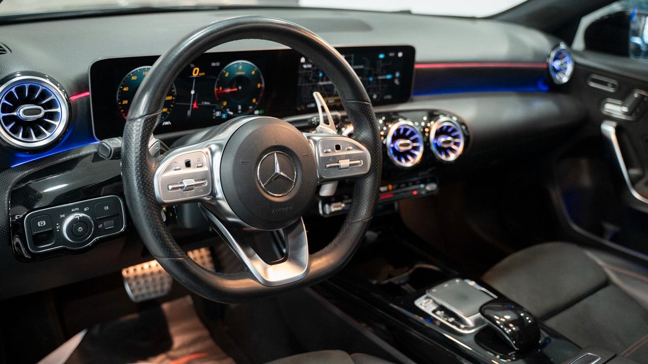 Mercedes-benz A 180 D PREMIUM PLUS AMG TETTO PACK LUCI MULTIBEAM FULL OPTIONAL