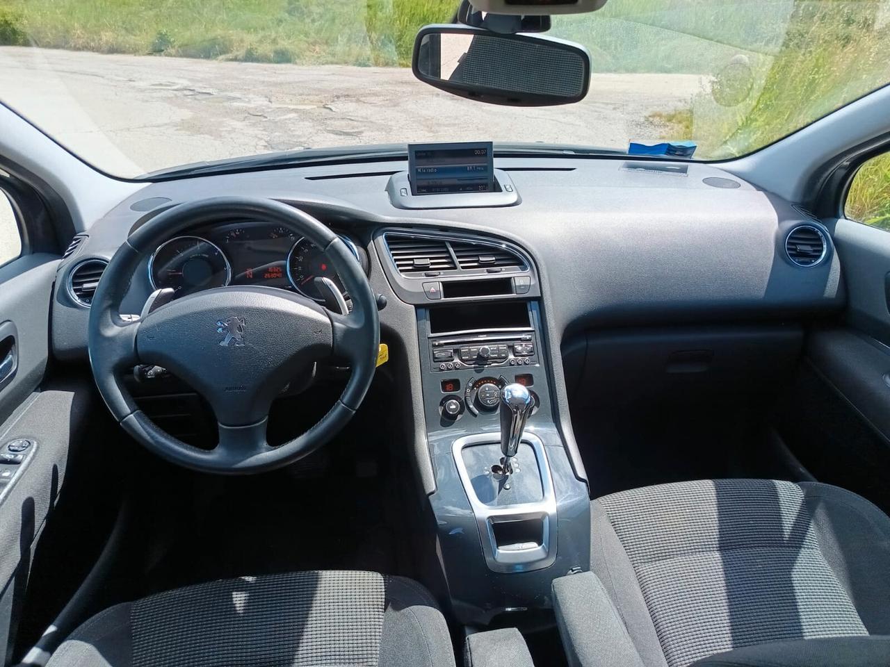 Peugeot 5008 1.6 HDi 110CV cambio robotizzato Féline