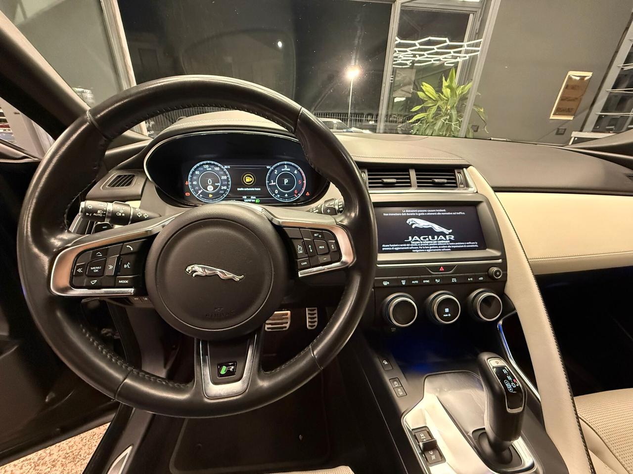 Jaguar E-Pace 2.0D 180 CV AWD aut. R-Dynamic HSE