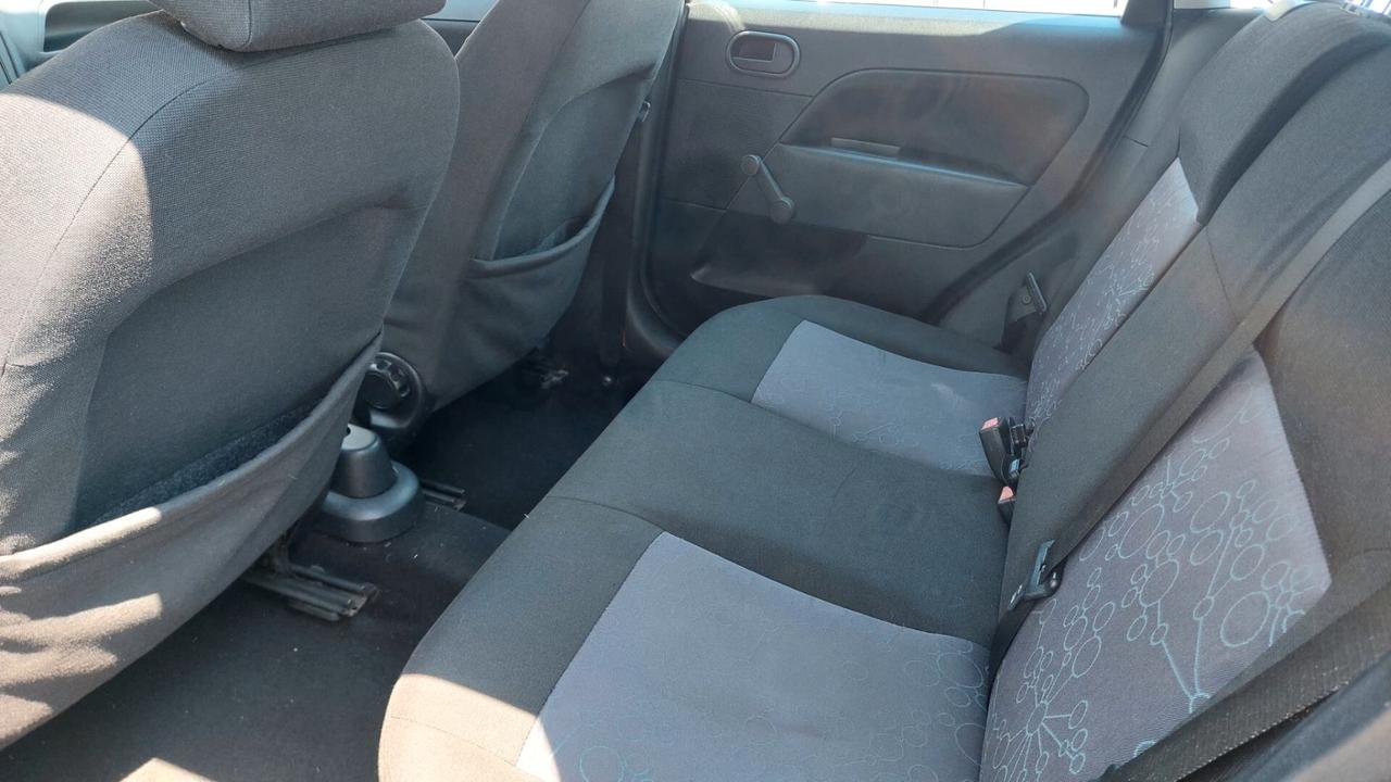 Ford Fiesta 1.2 16V 5p. Ghia GPL