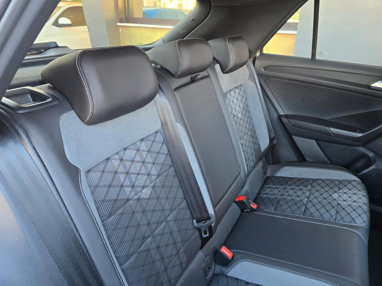 Volkswagen T-Roc 2.0 TDI SCR 150 CV DSG 4MOTION R-Line