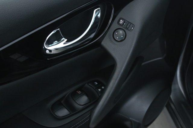 NISSAN Qashqai 1.6 dCi 4WD N-Connecta Tetto/Camera 360°/LED