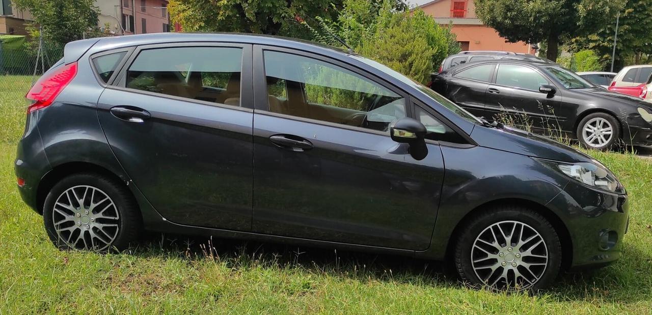 Ford Fiesta 1.4 TDCi 68CV 5 porte Titanium