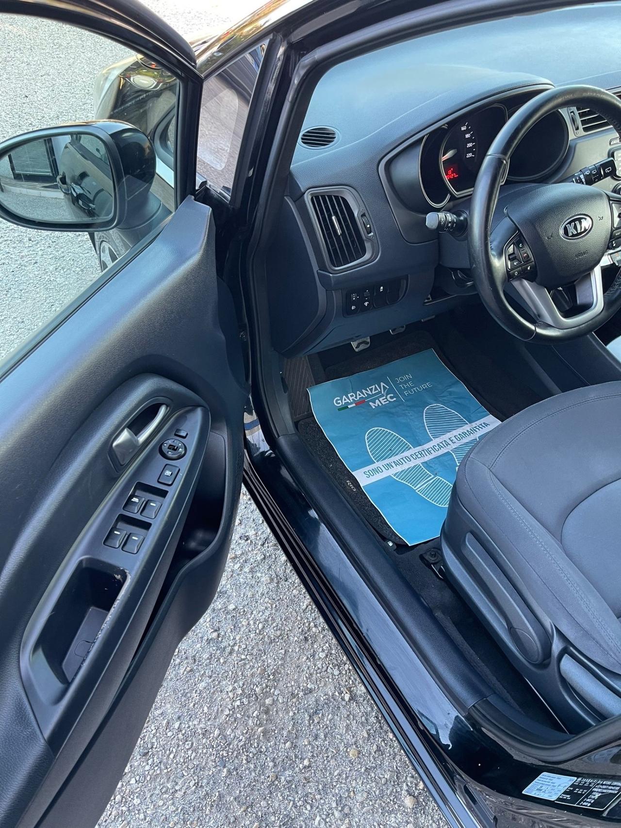Kia Rio 1.4 CRDi - NEOPATENTATI-UNICO PROPRIETARIO
