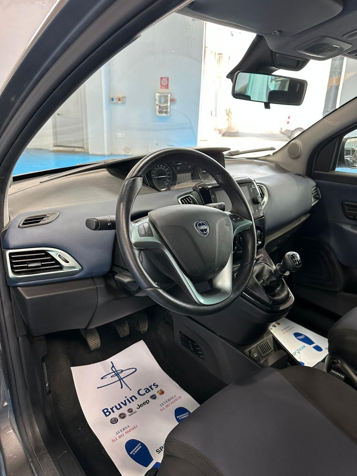 Lancia Ypsilon 1.0 FireFly 5 porte S&S Hybrid Platino
