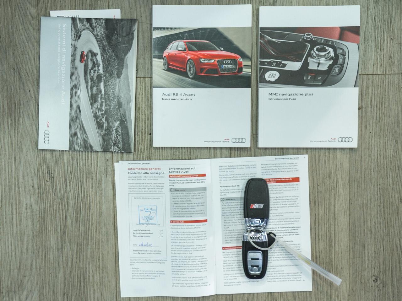 Audi A4 RS 4 Avant 4.2 V8 FSI quattro S tronic