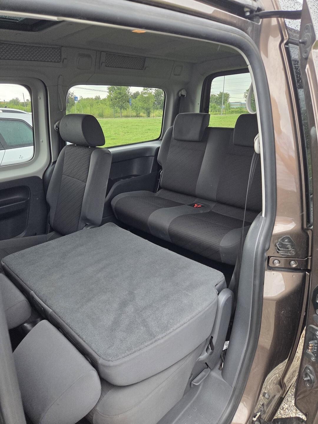 VOLKSWAGEN CADDY 1.6TDI 102CV 7 POSTI