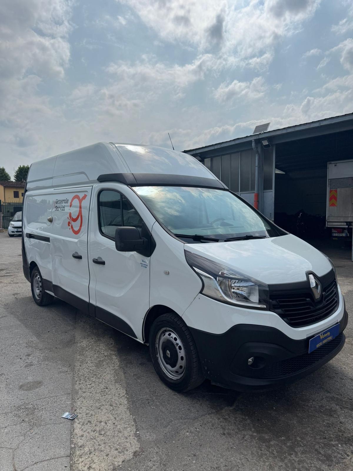 0374 FURGONE RENAULT TRAFIC TETTO ALTO 2017