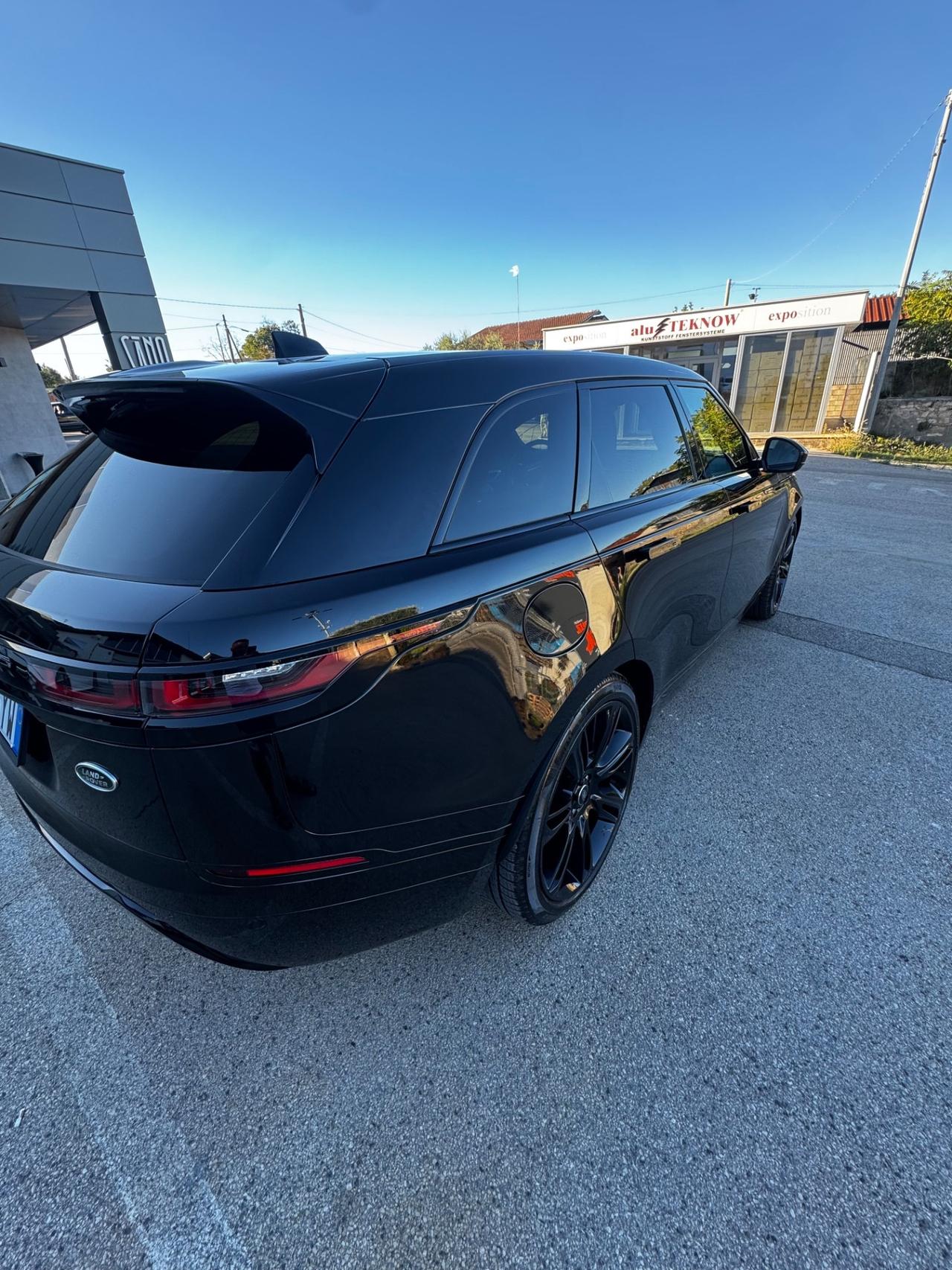 Land Rover Range Velar Total black