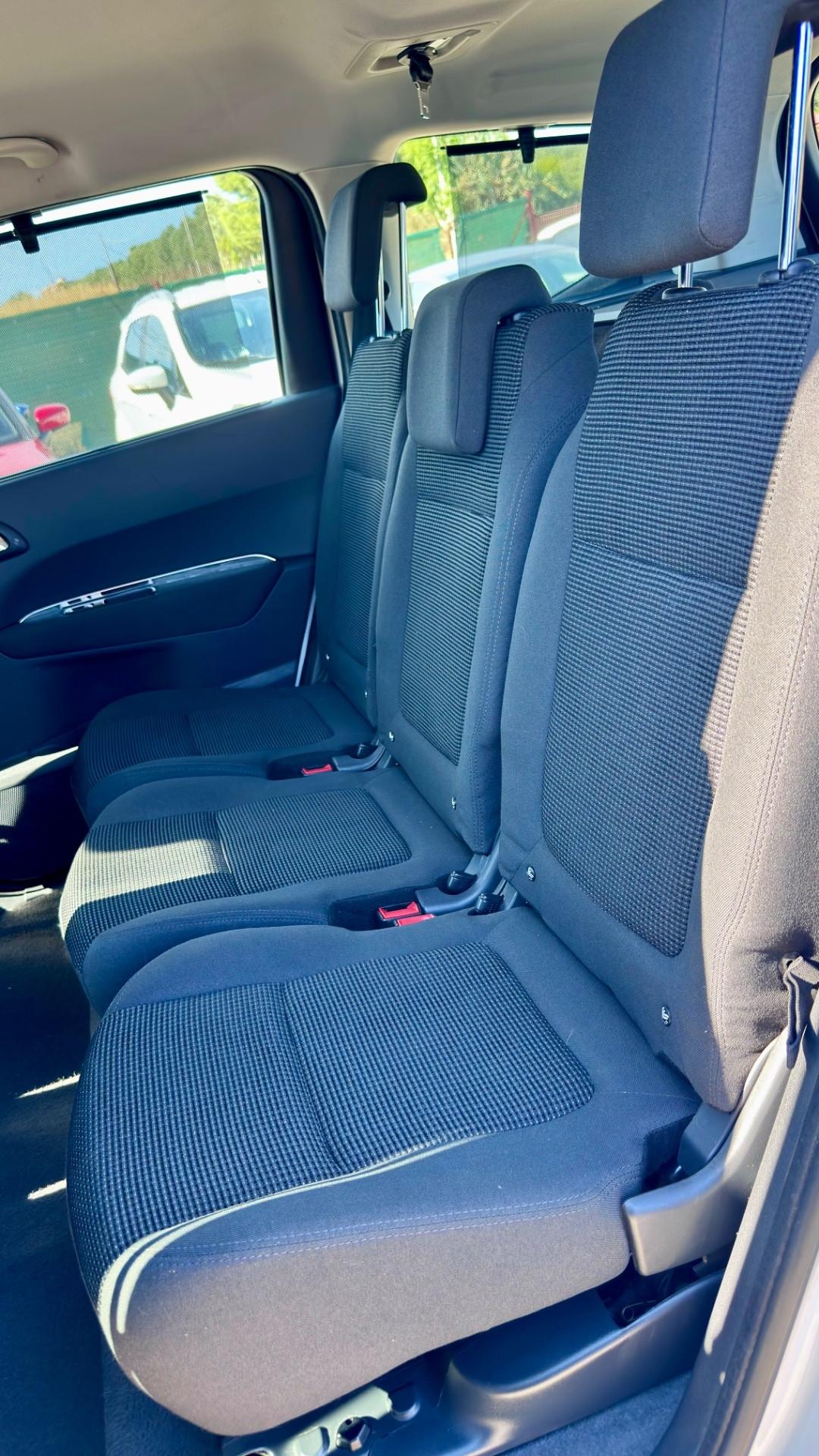 Peugeot 5008 1.6 HDi 115CV Allure
