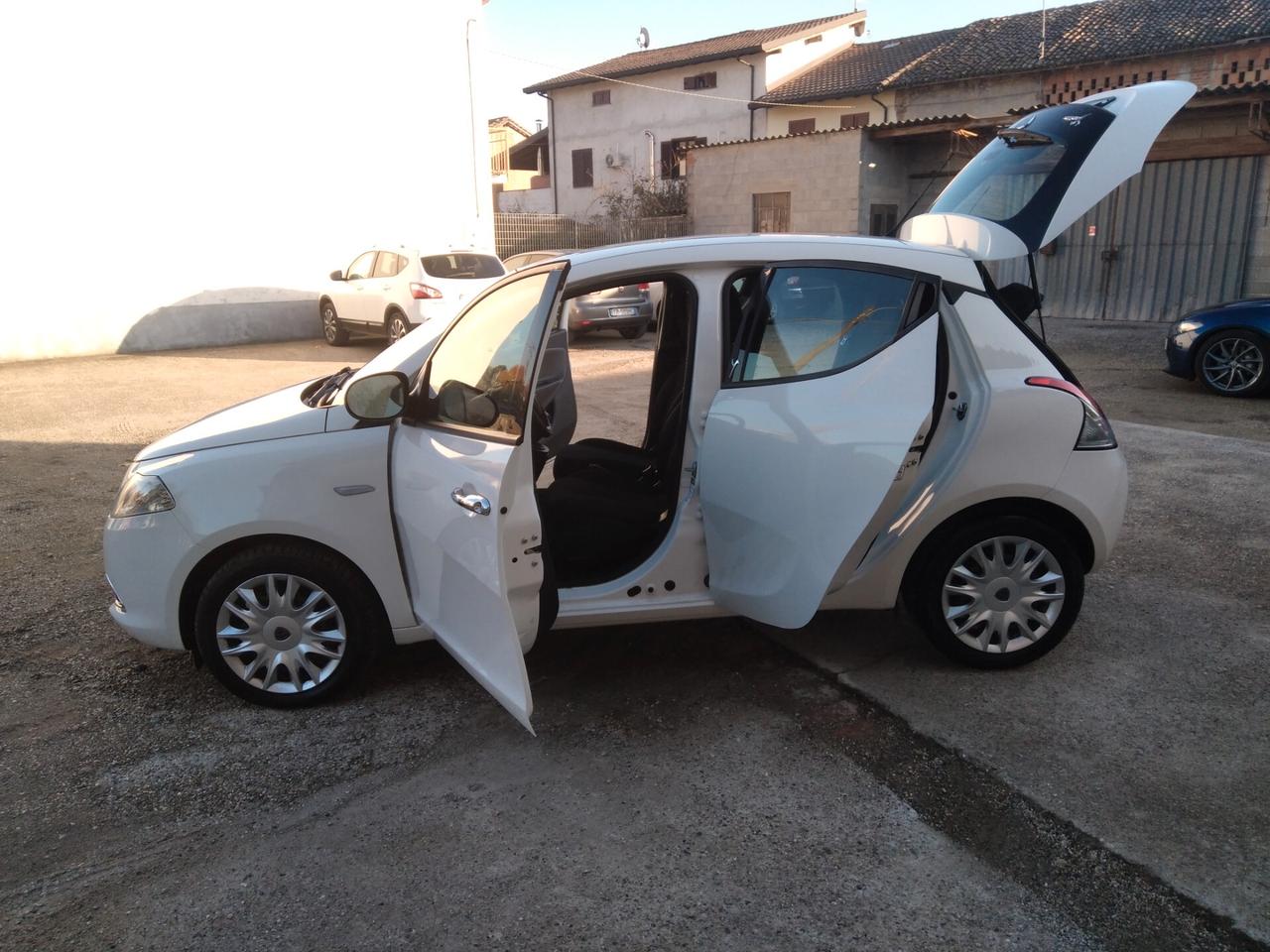 Lancia Ypsilon 1.2 69 CV 5 porte S&S Platinum x neopatentati