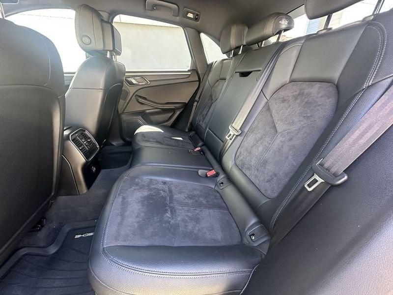 Porsche Macan -