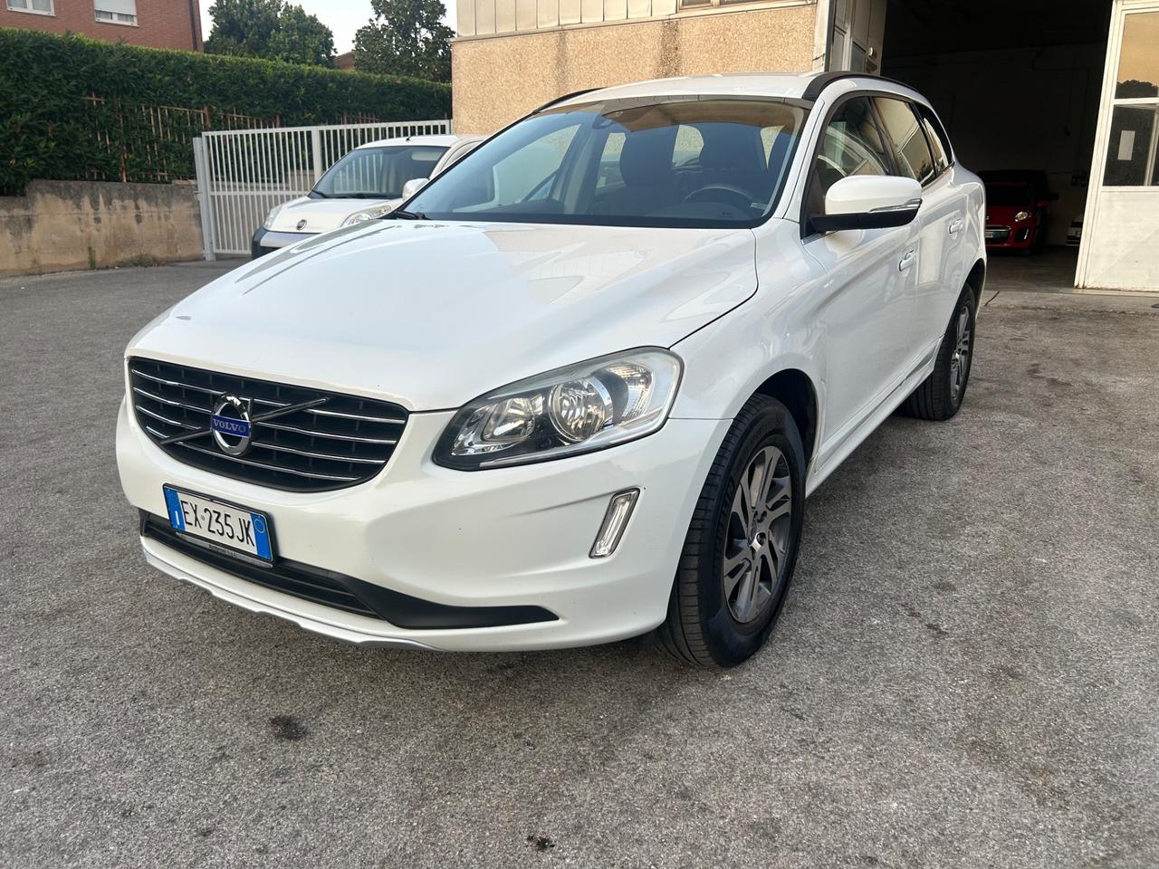 Volvo XC60 D4 Geartronic R-design Momentum