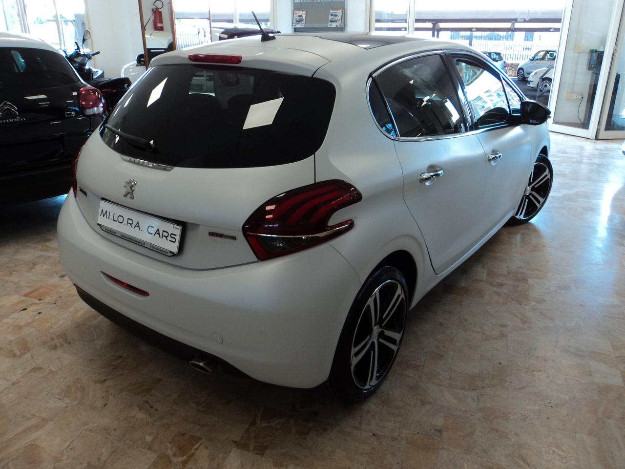 Peugeot 208 BlueHDi 100 5p. GT Line ICE White