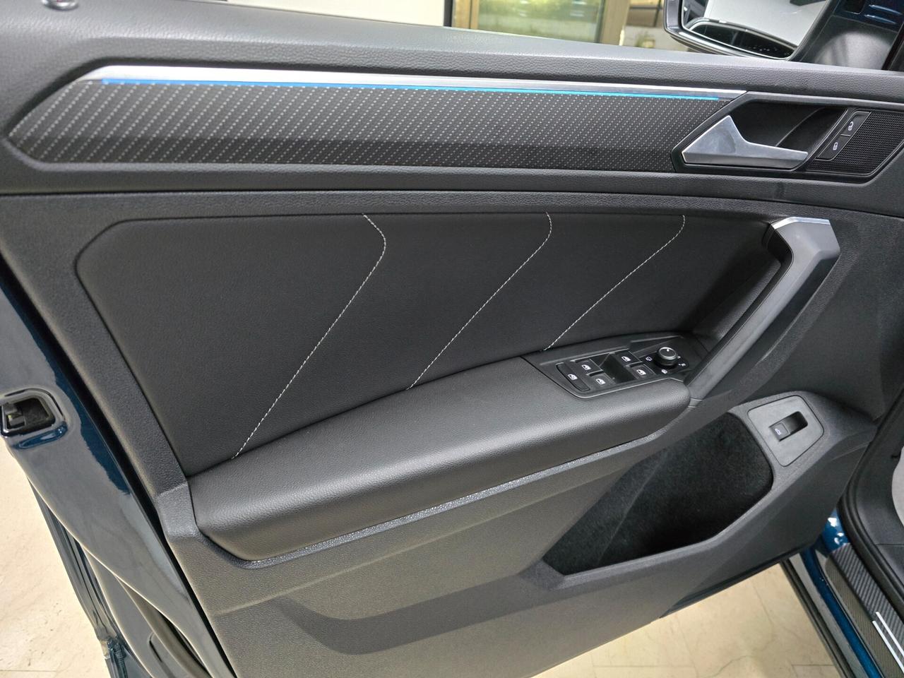 Volkswagen Tiguan 2.0 TDI 150 CV SCR DSG 4MOTION R-Line Tetto