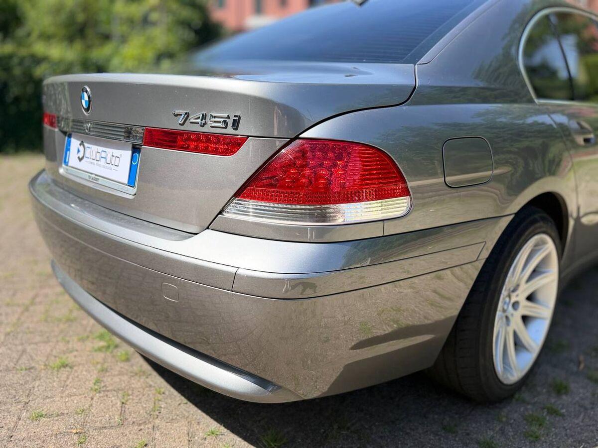 BMW Serie 7 E 65-66 745i