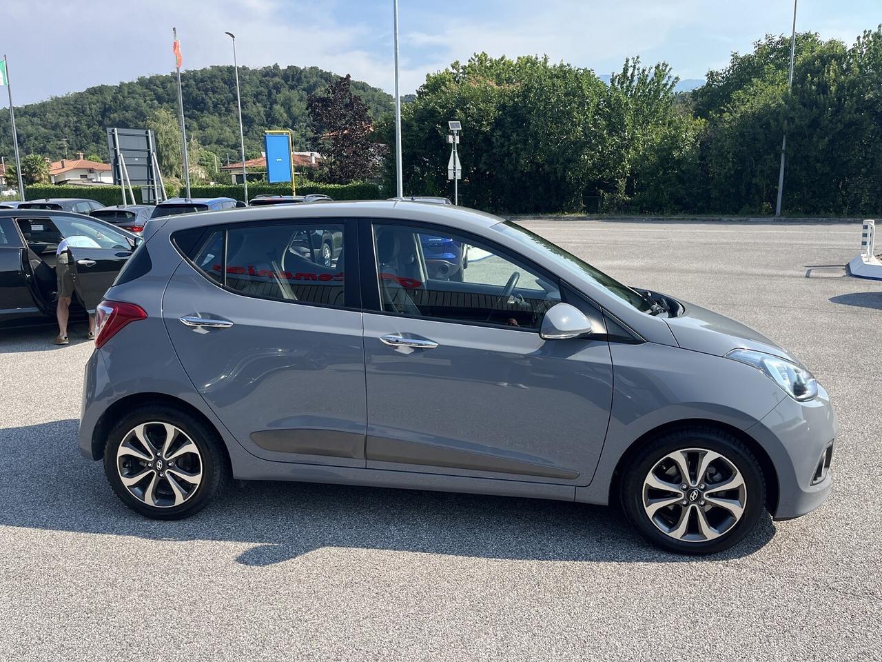 hyundai i 10 1200 cc STYLE