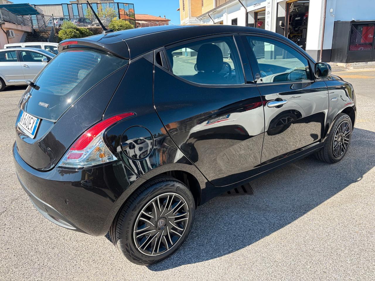 Lancia Ypsilon 1.0 FireFly 5 porte S&S Hybrid Gold