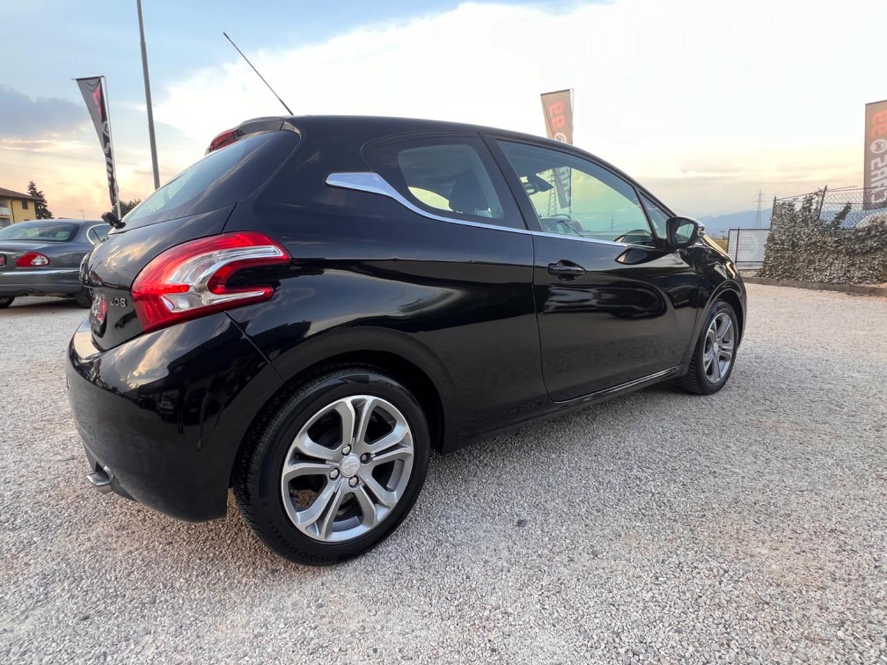 Peugeot 208 1.2 VTi 82 CV 3 porte Allure