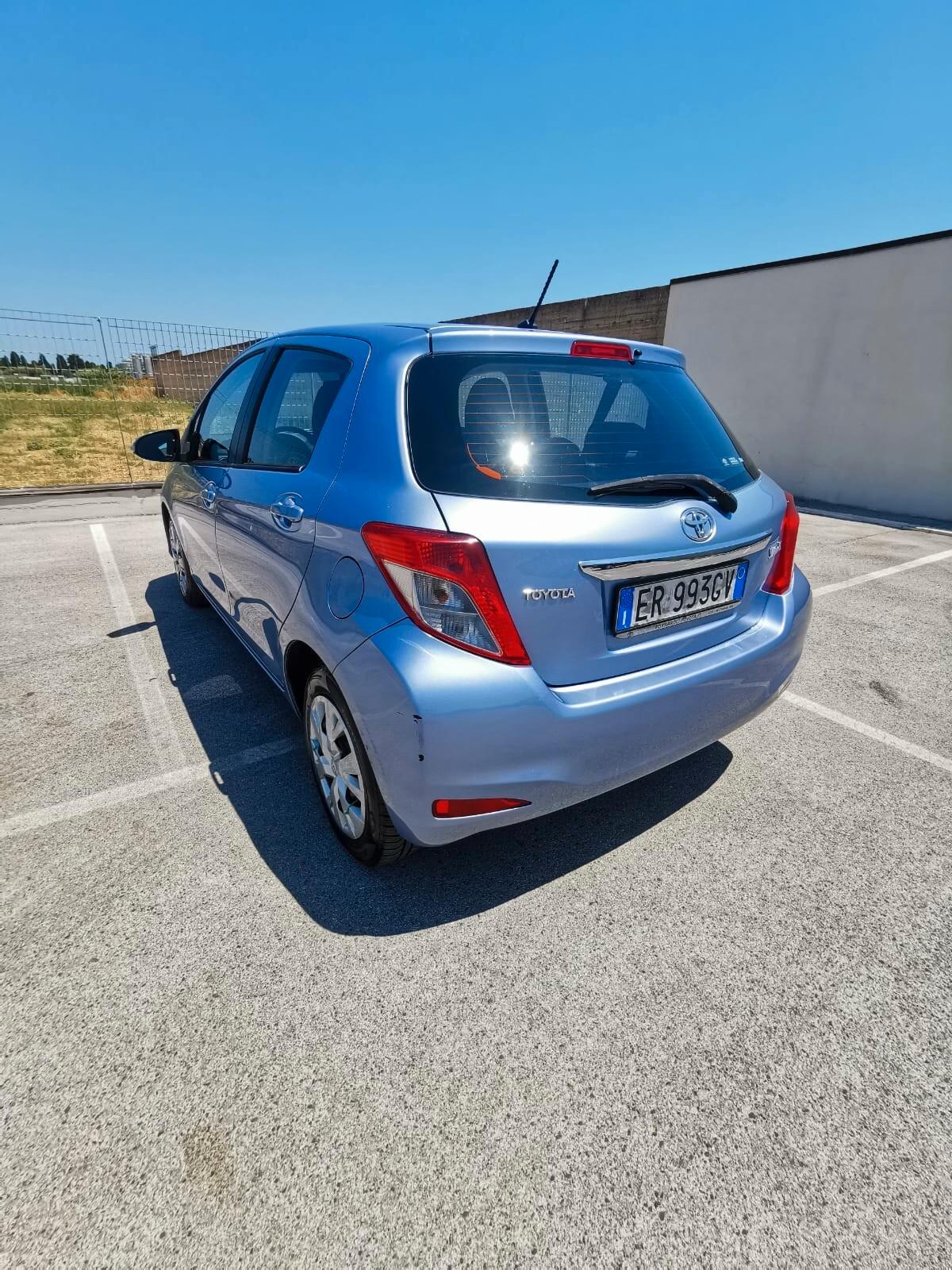 Toyota Yaris 1.0 5 porte Lounge 2013