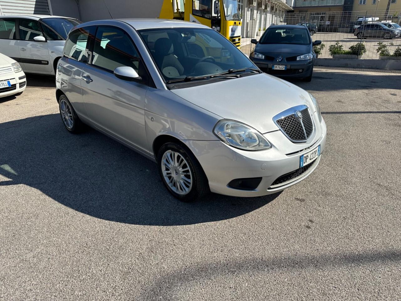 Lancia Ypsilon 1.3 MJT 75 CV Argento