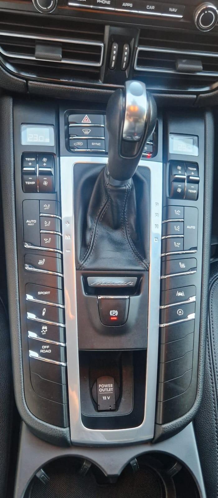 Porsche Macan 2.0 245cv Tetto Led