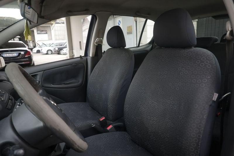 Toyota Yaris TOYOTA Yaris 1.0 16V CAT 5P SOL BLUE 48KW ANNO 2003
