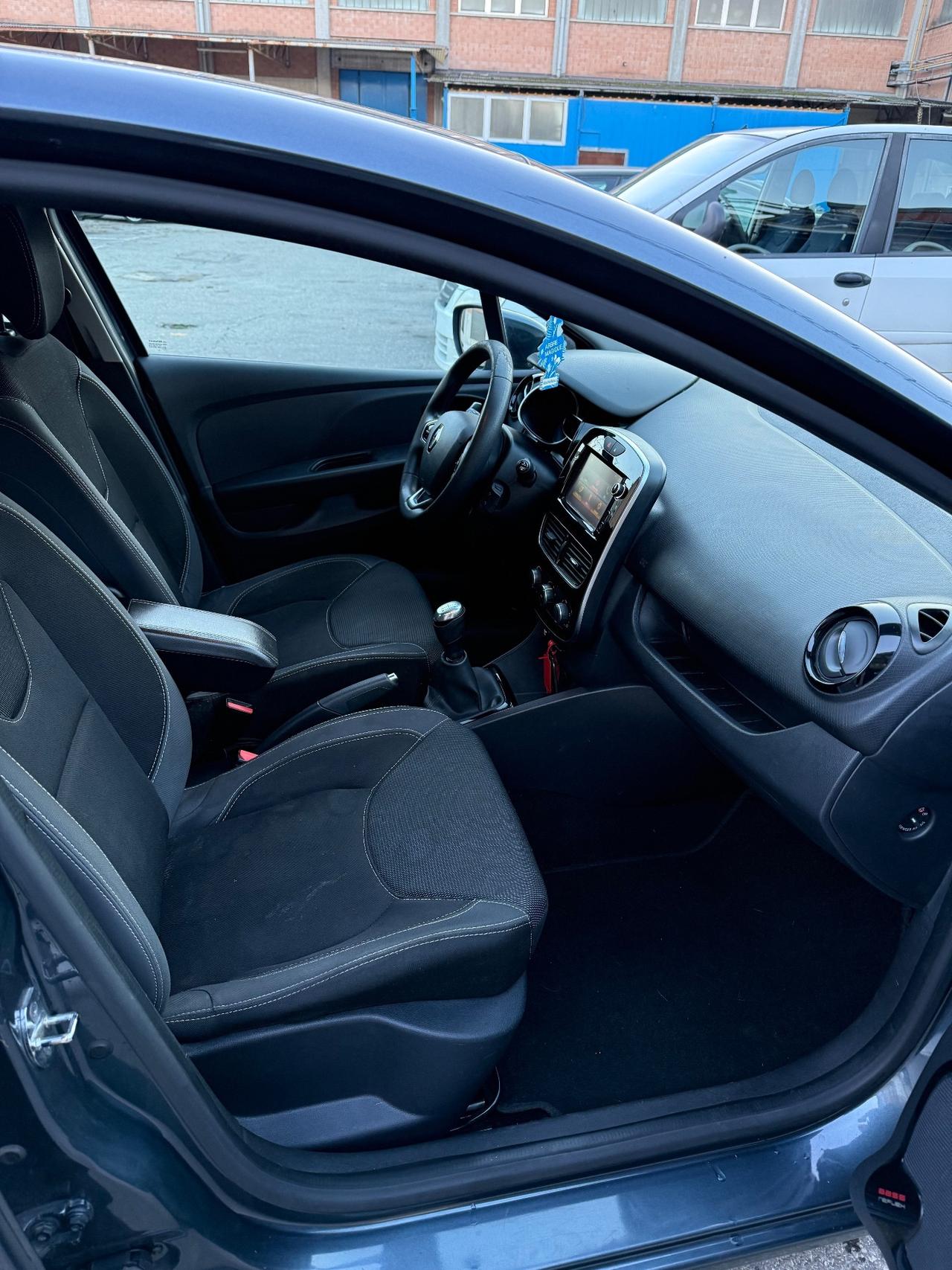 Renault Clio 1.2 75CV 5 porte Zen