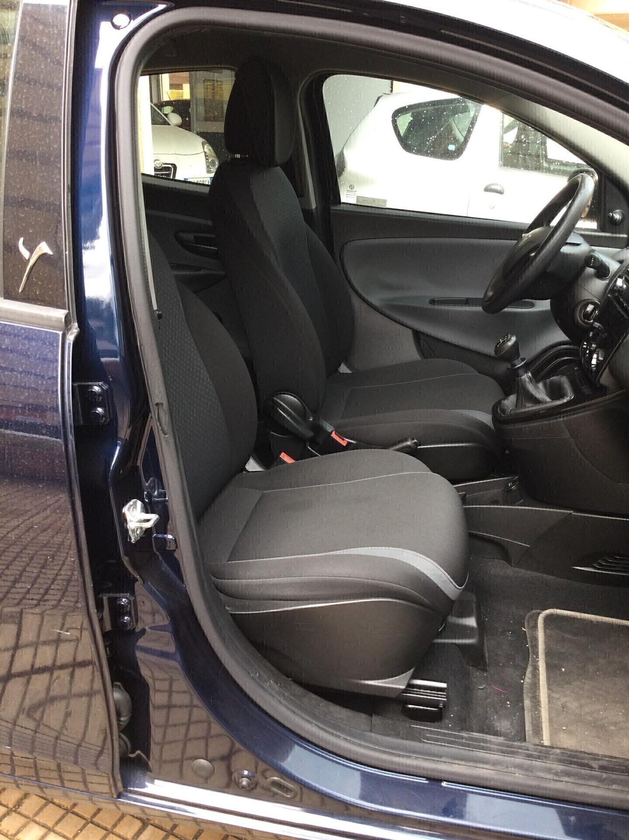 Lancia Ypsilon 1.2 69 CV 5 porte Silver